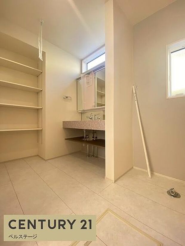 広々した明るい洗面場！