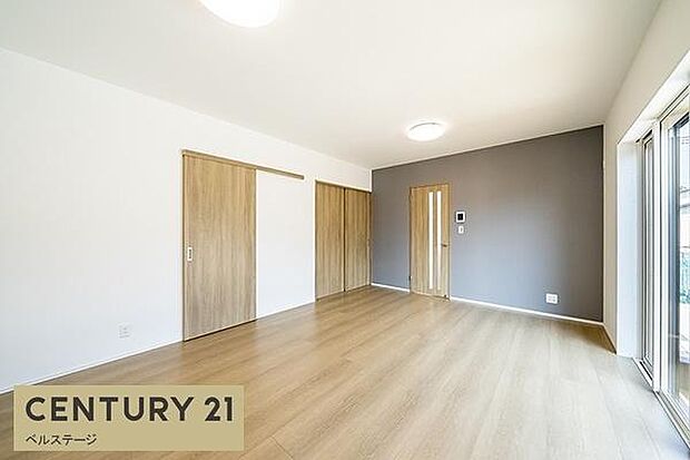 日当たり良好、広々としたリビング