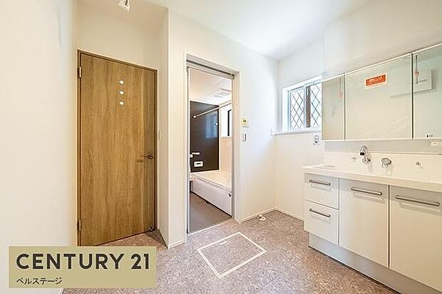 使いやすく清潔感を兼ね揃えた洗面空間