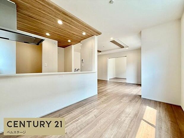 同仕様　優しい色合いでくつろげる空間！