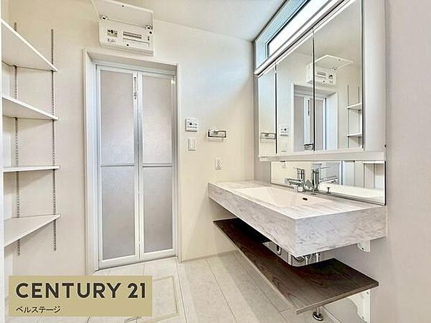 同仕様　窓があり明るく換気もしやすい