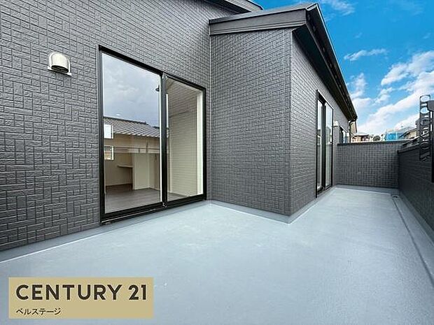 同仕様　広々バルコニーで洗濯物もラクチン