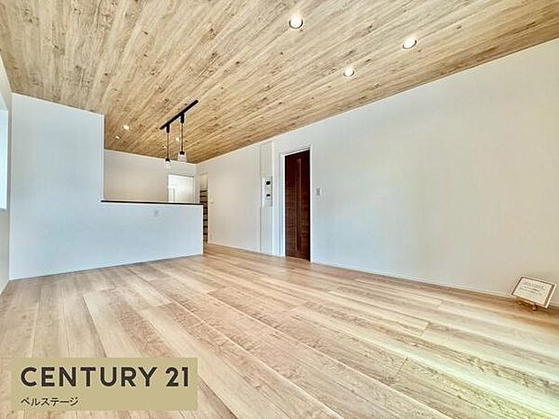 ゆったりくつろげる広々リビング!