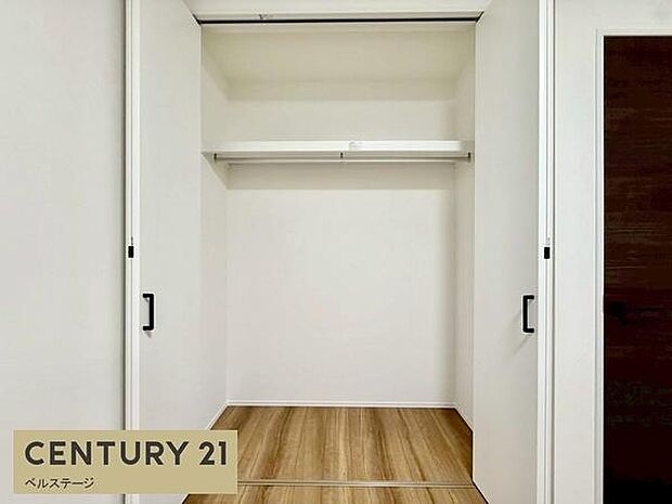 洋服やお布団までスッキリ収納!