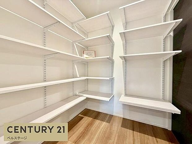 大容量の収納が沢山ある間取で嬉しい!