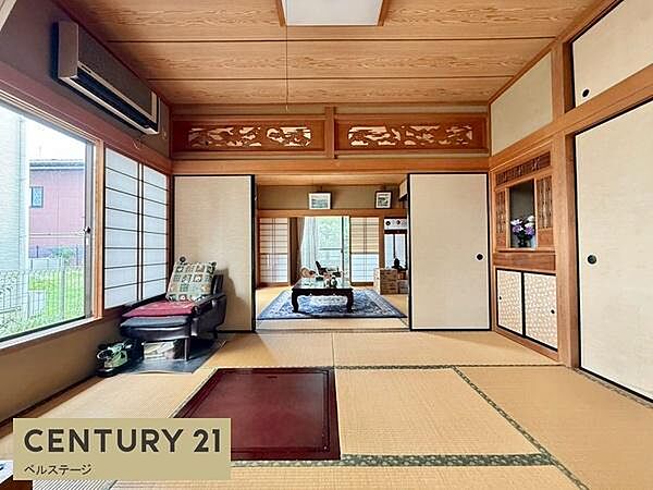 収納もしっかり付いた明るい和室！