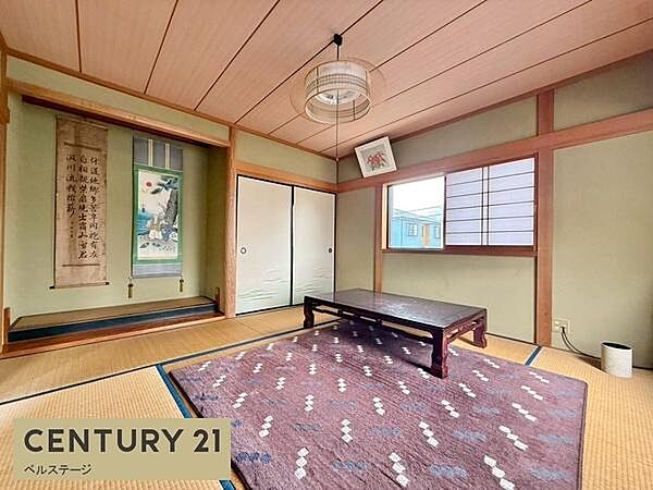 床の間で四季を感じ、やすらぎの和室