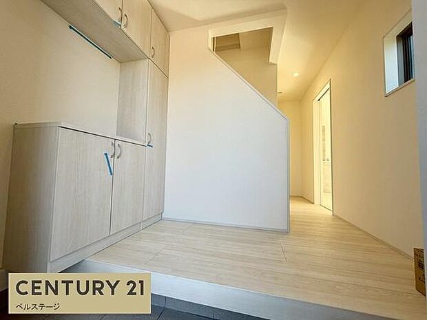 明るく開放感のある玄関です!