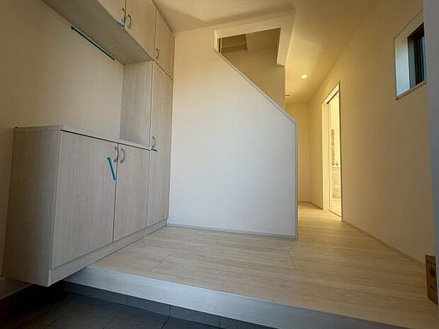 明るく開放感のある玄関です!