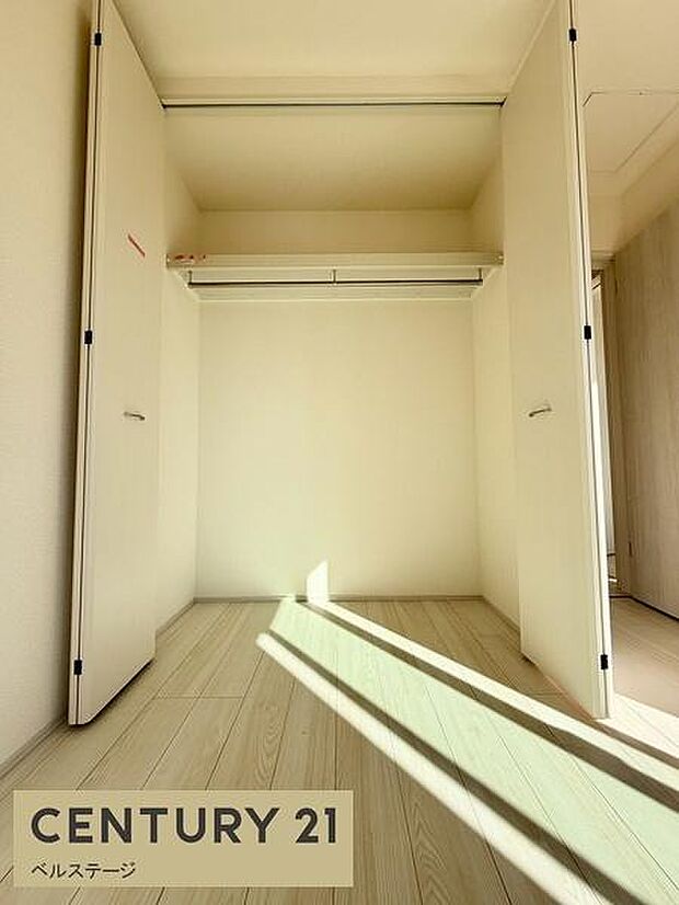 大容量収納で室内スッキリ！効率よく整理！