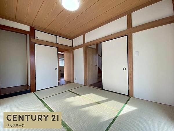 床の間で四季を感じ、やすらぎの和室