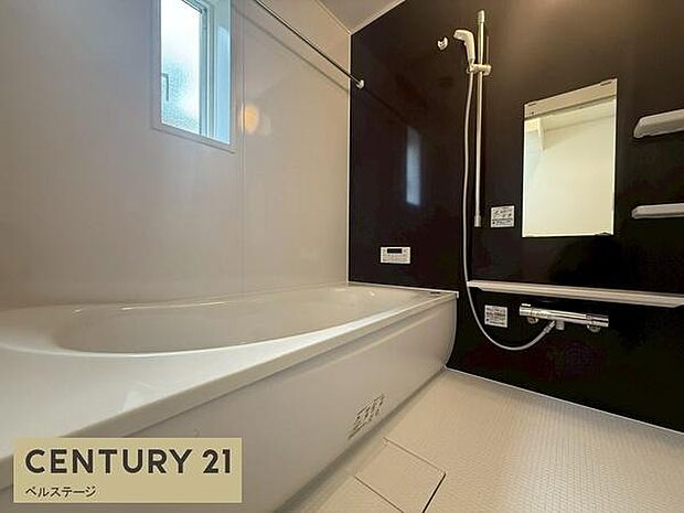 ゆったりバスルームで1日の疲れも癒せます