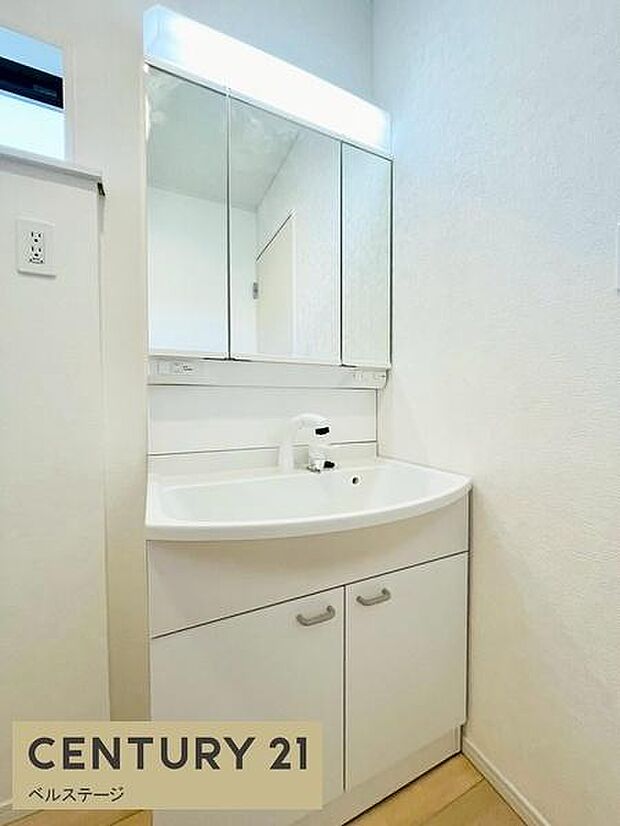 収納もあり、朝の身支度も快適です