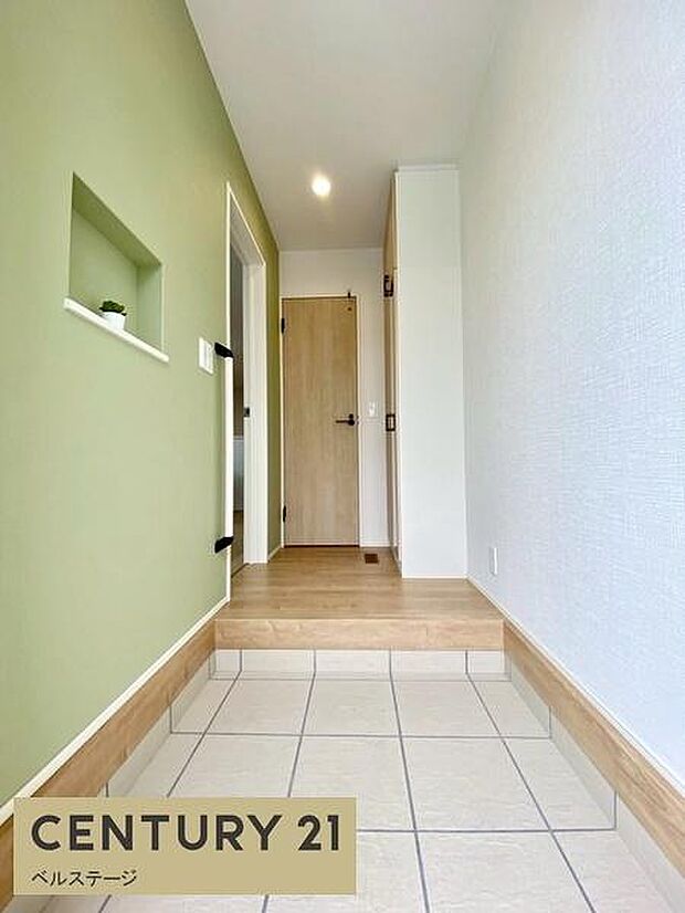 温かく迎えてくれる明るい玄関！