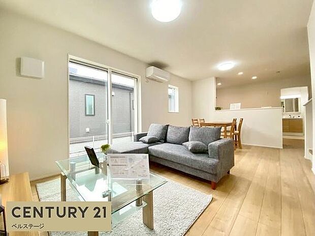 家族が自然と集まるくつろぎの空間