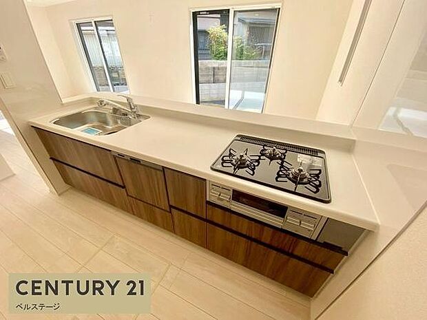 広々と使いやすいシステムキッチン！