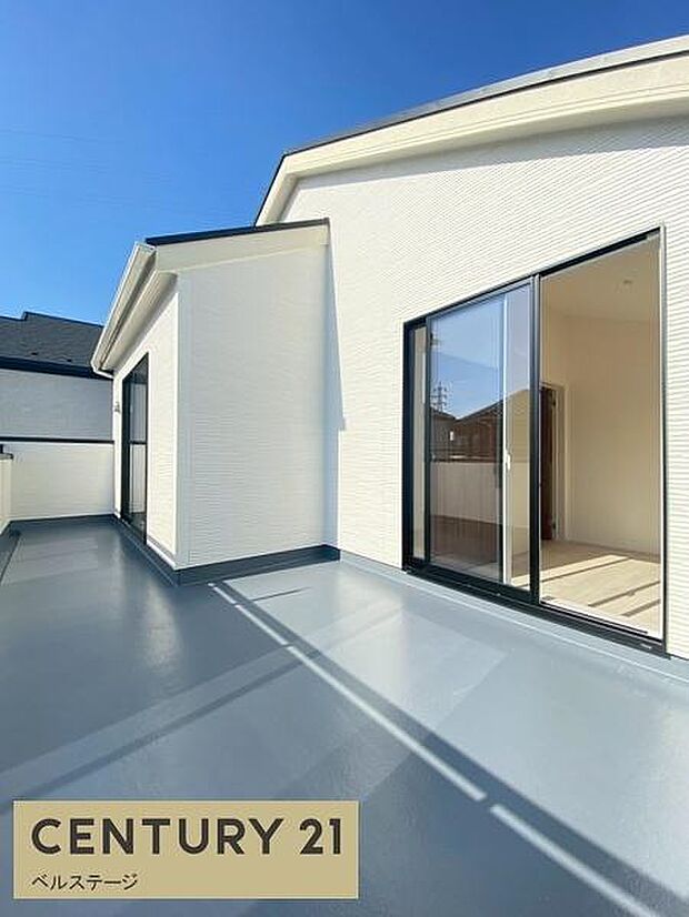 広々のバルコニーでお布団も干せます！