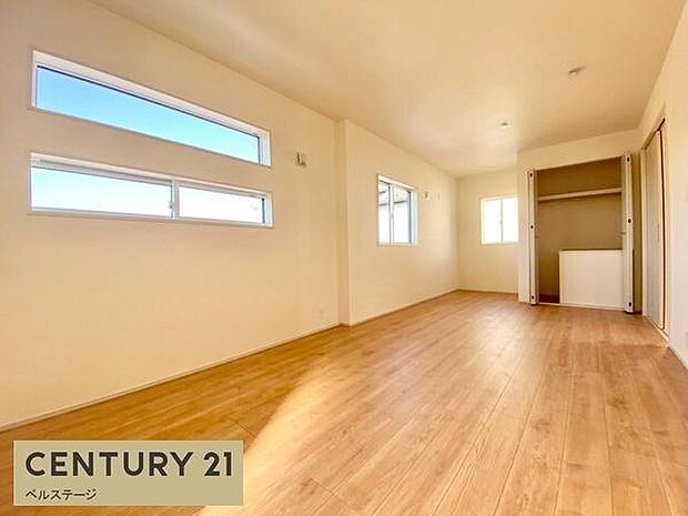 明るい洋室で気分も上がります！