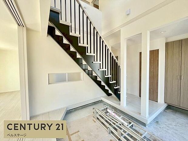 温かく迎えてくれる明るい玄関！