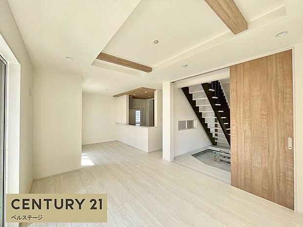 明るい広いダイニングスペース！