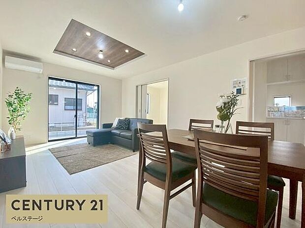 ゆったりくつろげる広々リビング！