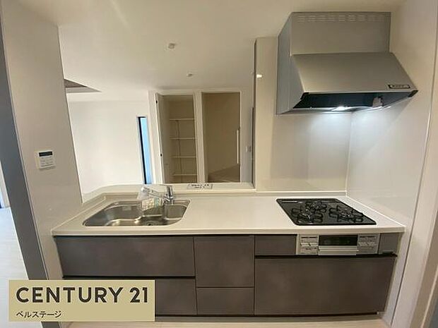 料理しながらリビング全体見渡せる!