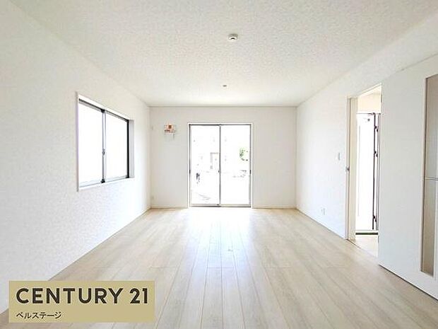 同仕様　ゆったりくつろげる広々リビング！