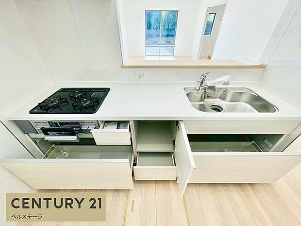 広く収納もたっぷりで料理も楽々！