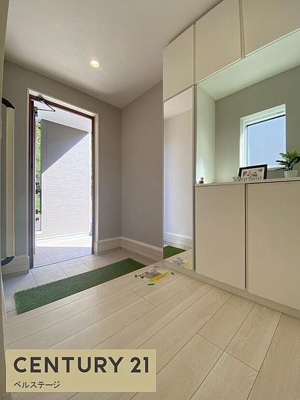 毎日お出かけしたくなる素敵な玄関!