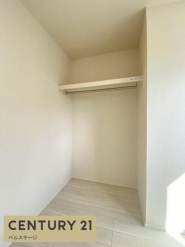 各部屋に大容量の収納があり便利です