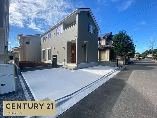 綺麗な広々とした駐車スペース