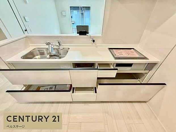 広く収納もたっぷりで料理も楽々!