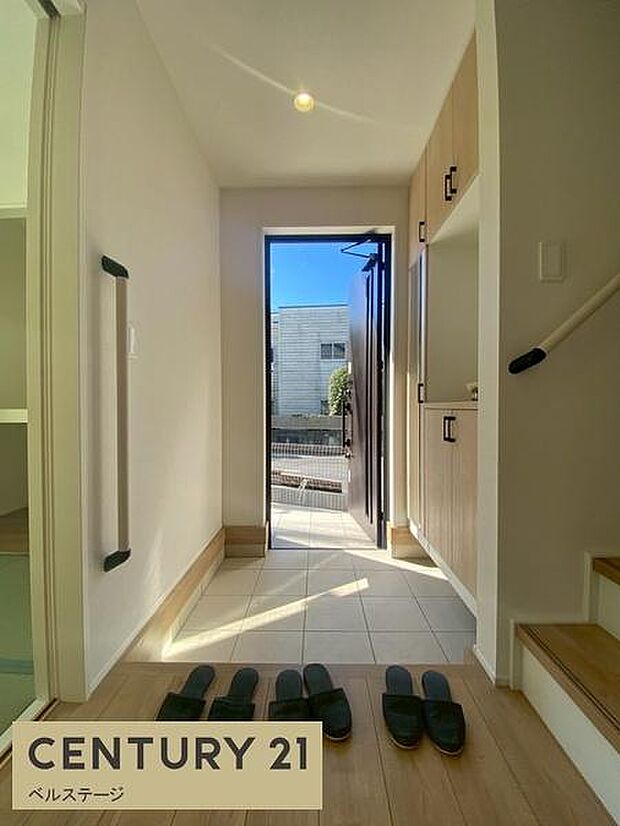 明るく開放感のある玄関です!