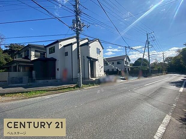 見通しの良い道路で、車の運転も安心です！
