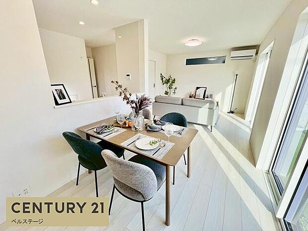 ゆったりくつろげる広々リビング！