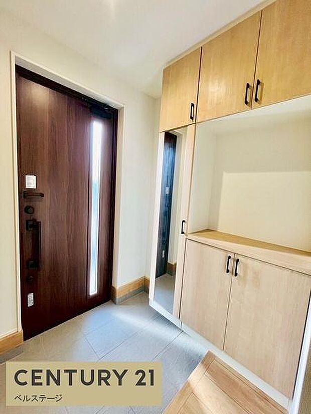 高級感溢れる広い玄関で温かくお迎え！