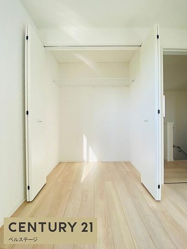 同仕様　洋服がたくさん入りますね！