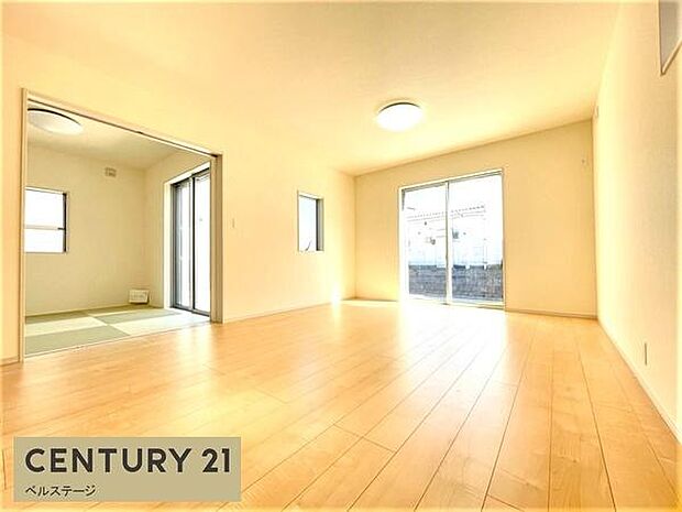 同仕様 窓から心地よい日差しが注ぐ