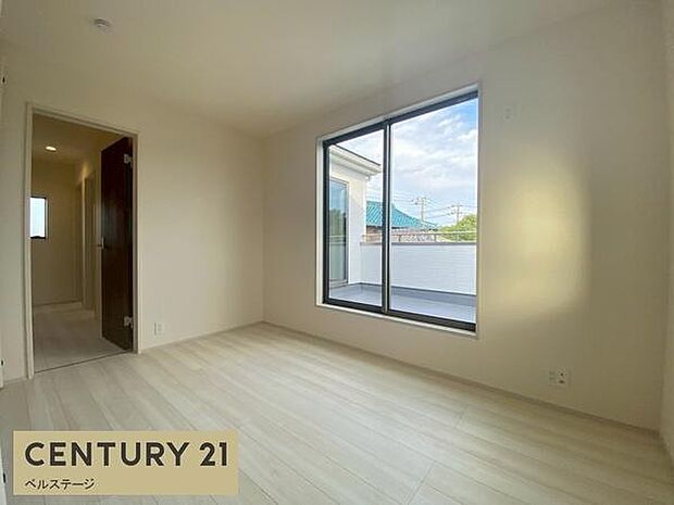 同仕様バルコニーからの出入りも楽々です!