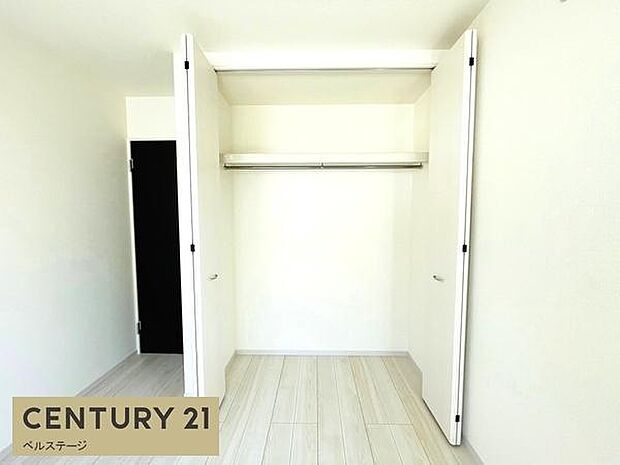 同仕様 洋服がたくさん入りますね!