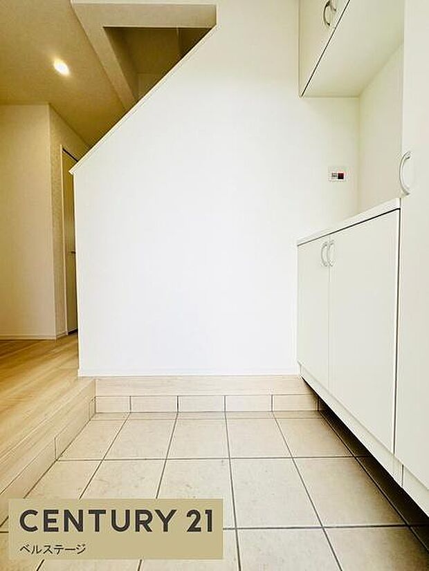 同仕様 温かく迎えてくれる明るい玄関!