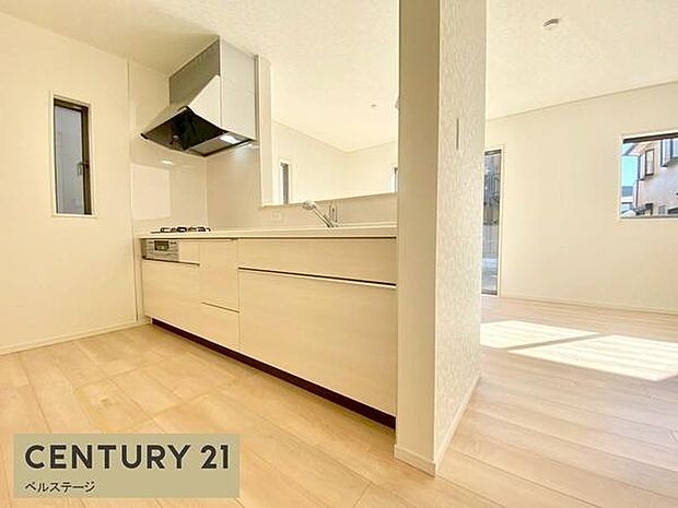 広々と使いやすいシステムキッチン！