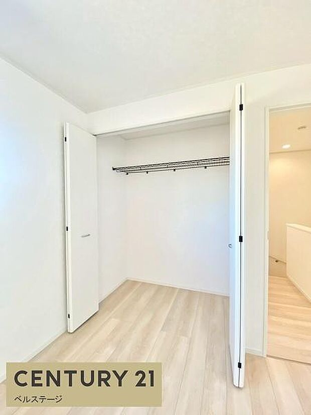 各部屋に大容量の収納があり便利です