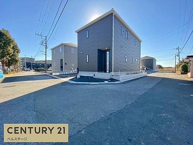 角地で日当り・通風良好な立地です！