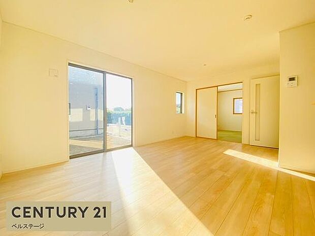 同仕様 心地よい風が通り抜けるリビング!