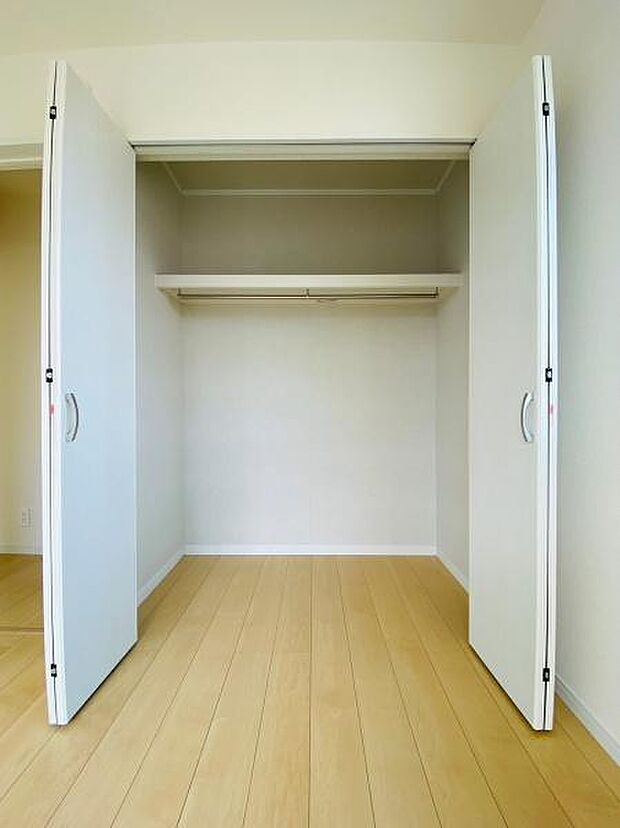 同仕様 洋服がたくさん入りますね!