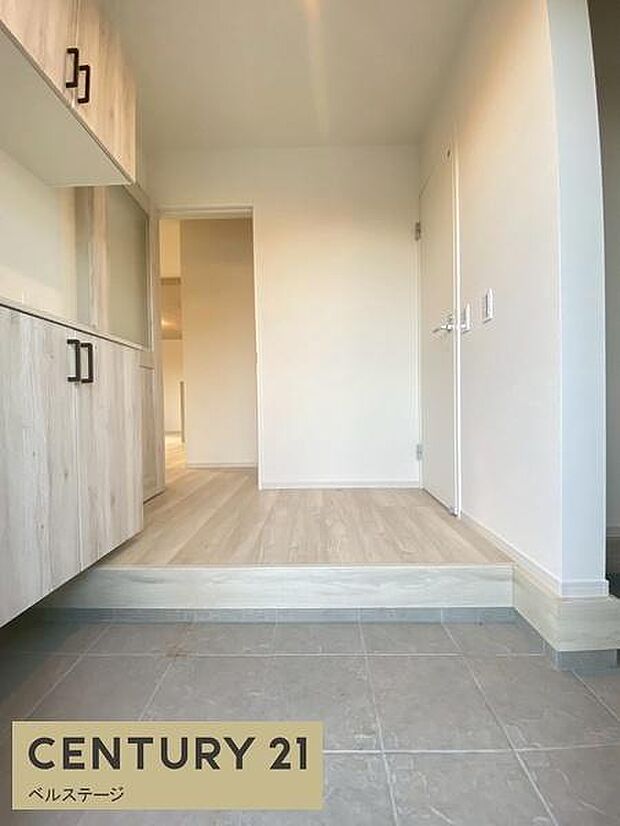 温かく迎えてくれる明るい玄関！