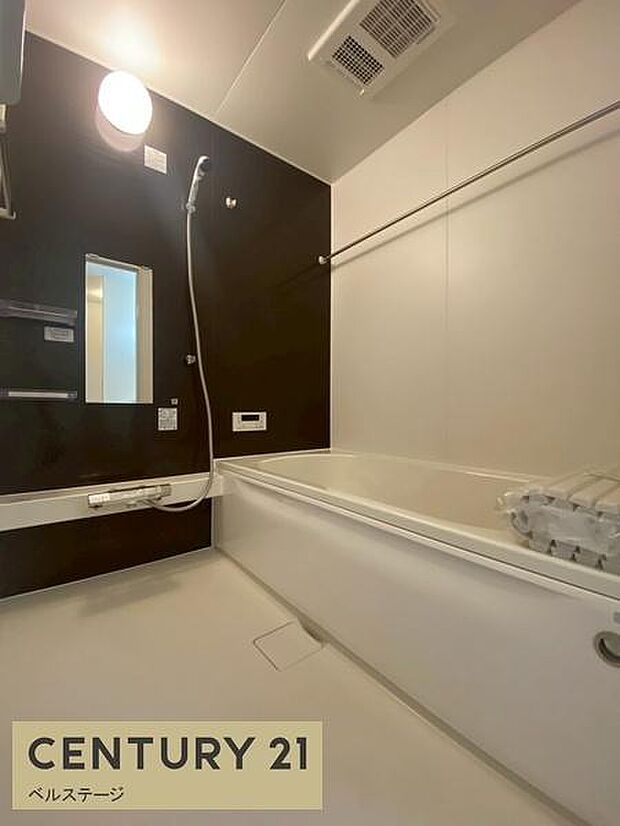 ゆったりバスルームで1日の疲れも癒せます