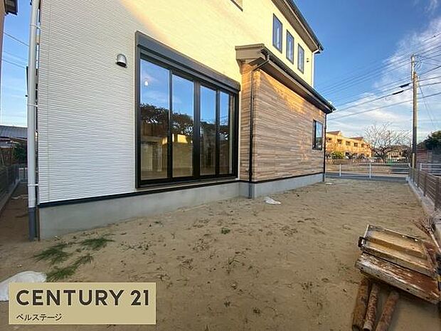 ガーデニングを楽しめる広いお庭！