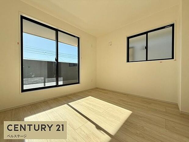 同仕様バルコニーからの出入りも楽々です!